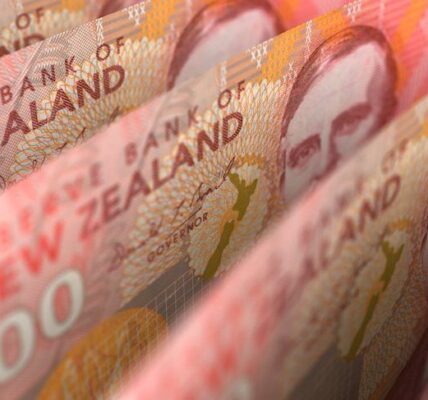 NZD/USD faces selling pressure below 0.5650 as New Zealand’s GDP falls 1.0% in Q3