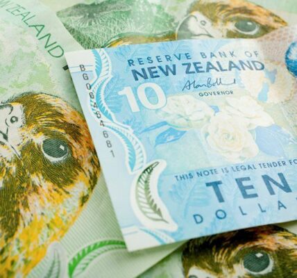 NZD/USD trades near 0.5650 after recouping some losses, US GDP Annualized awaited